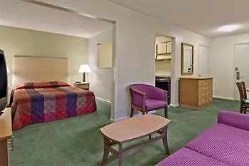 Dupont Suites - Louisville - St. Matthews Szálloda